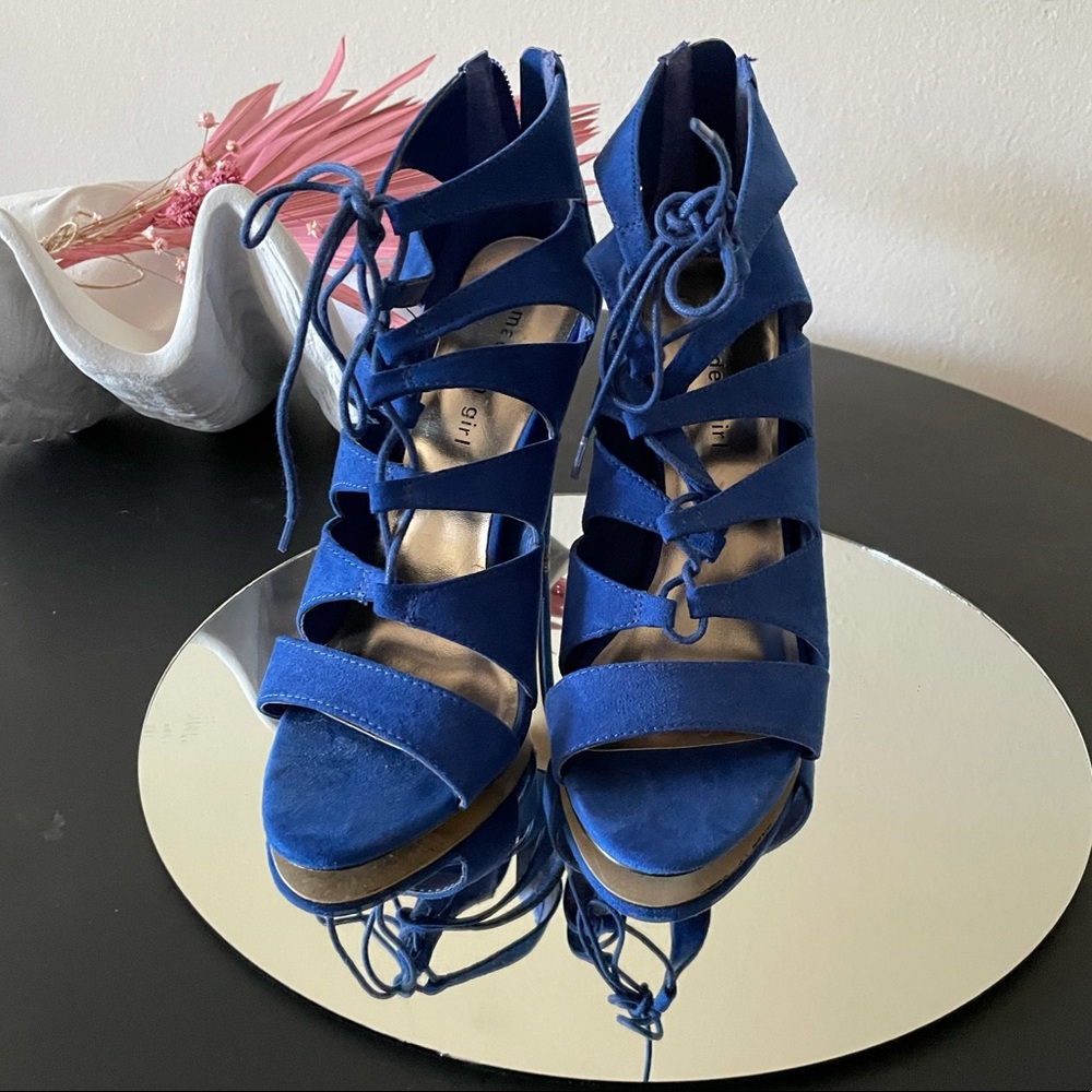 sexy electric blue strappy 4-in pumps